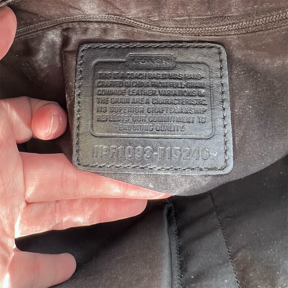 VINTAGE COACH Black Embossed Patent Leather Shoulder Bag Tote Silver Hardware - Picture 11 of 11